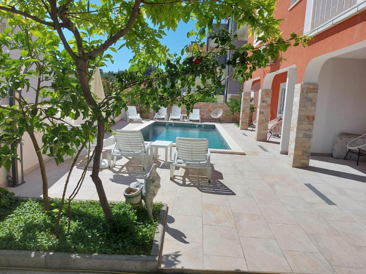 Villa J&J Apartments Residence With Swimming Pool Podstrana Exterior photo